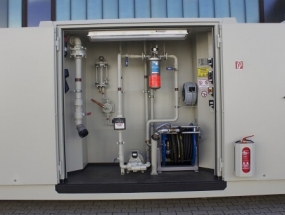 Portable container fuel stations